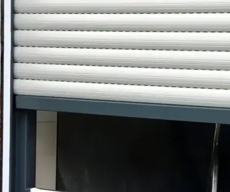 stores bannes sur mesure Chartres-de-Bretagne-5